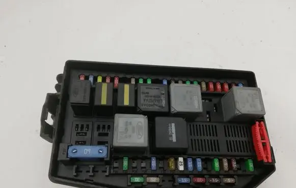 Jaguar X-Type Fuse module 4X4314A073CD