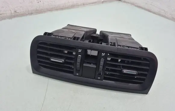 Skoda Fabia Mk2 (5J) Dash center air vent grill 5J0820951