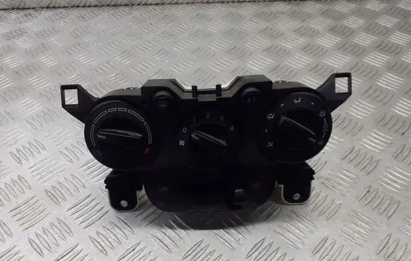 Mazda 2 Interior fan control switch 