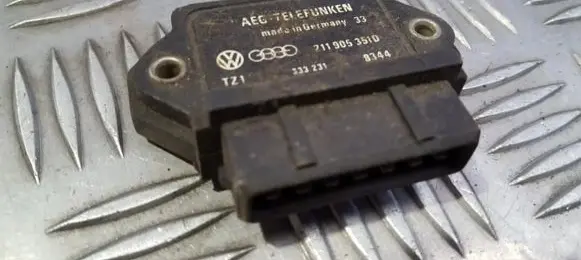 Audi 80 90 B2 Ignition amplifier control unit 211905351D