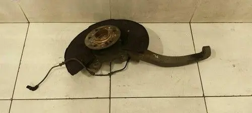 Mercedes-Benz R W251 Front wheel bearing hub A2513300720