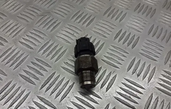 Toyota Avensis T250 Fuel pressure sensor 