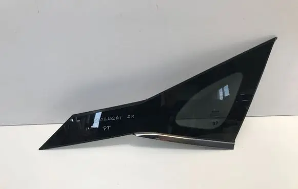 Nissan Qashqai J12 Rear side window 833006UA0A