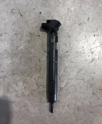 Mercedes-Benz CLA C117 X117 W117 Fuel injector A6510702387