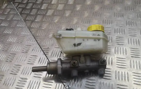 Volkswagen Polo IV 9N3 Master brake cylinder X5617