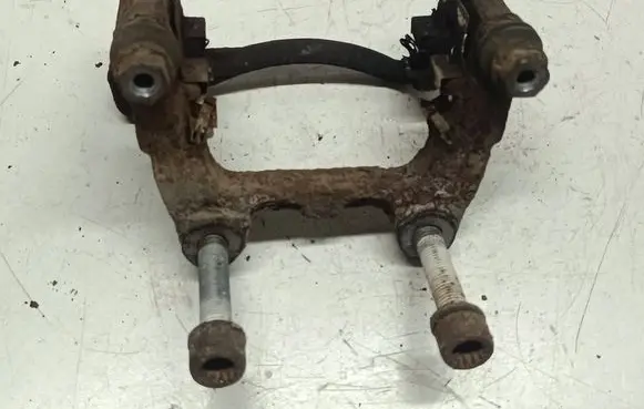 Volkswagen Tiguan Brake caliper pad carrier rear