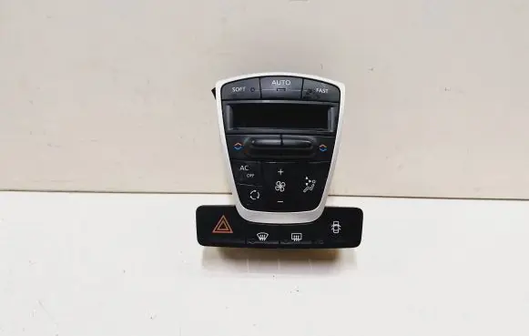 Renault Laguna III Climate control unit 275100002R 7Z03 A02000A8400001