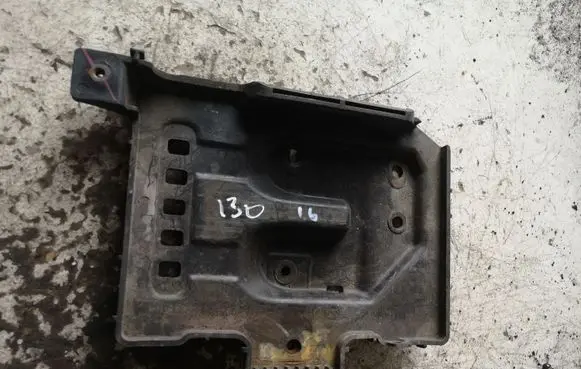 Hyundai i30 Battery tray 371502H000