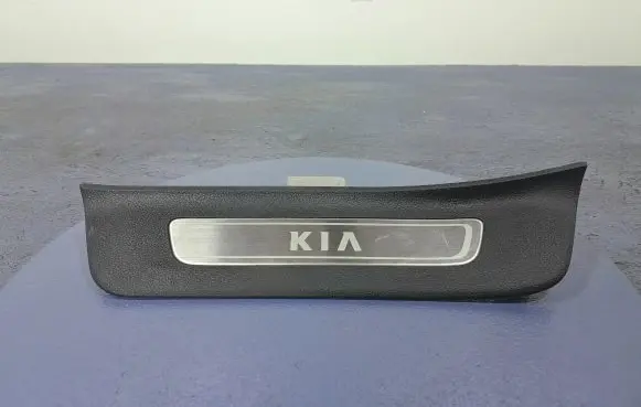 Foot area side trim