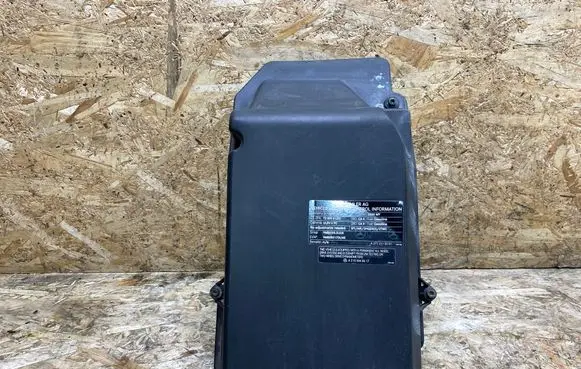 Mercedes-Benz CL C216 Fuse box cover A2215401182