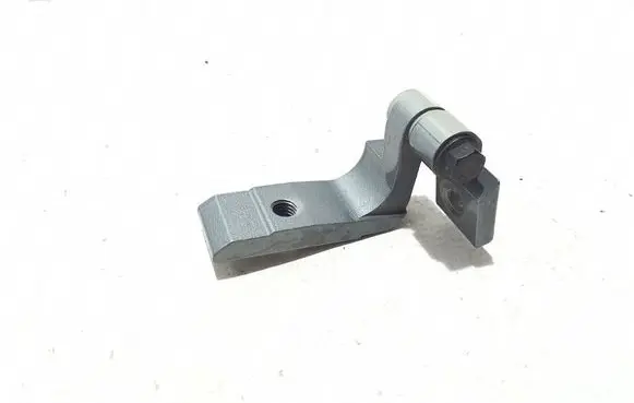 BMW 1 F40 Rear door lower hinge 7284544