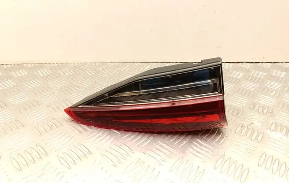 Skoda Octavia Mk4 Tailgate rear/tail lights 5E7945307