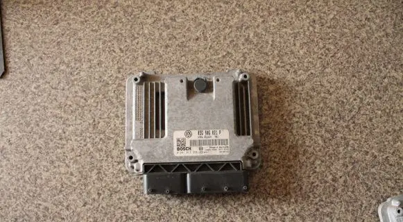 Volkswagen Touran I Engine control unit/module 03G906021P 0281013266