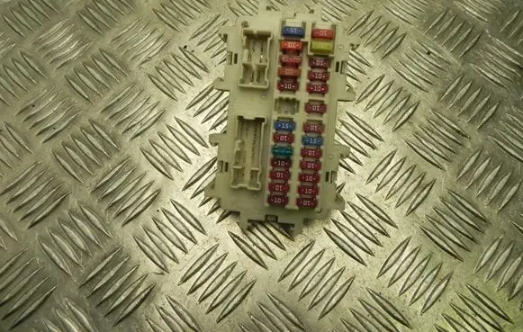 Nissan Navara D40 Fuse box set EA00A8G11 K953