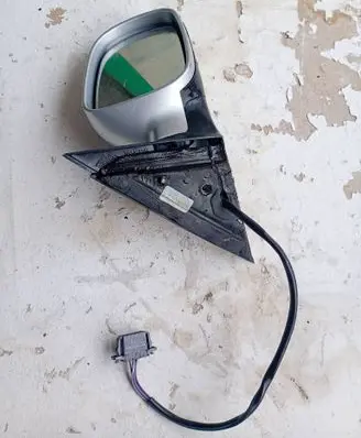 Volkswagen PASSAT B5 Front door electric wing mirror 123663
