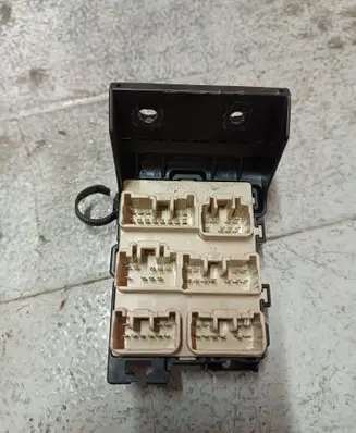 Toyota Avensis T250 Fuse module 82734