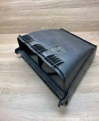 Mercedes-Benz E W211 Air filter box cover 2118300003