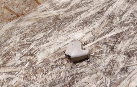 Cadillac XTS Sun visor clip/hook/bracket 