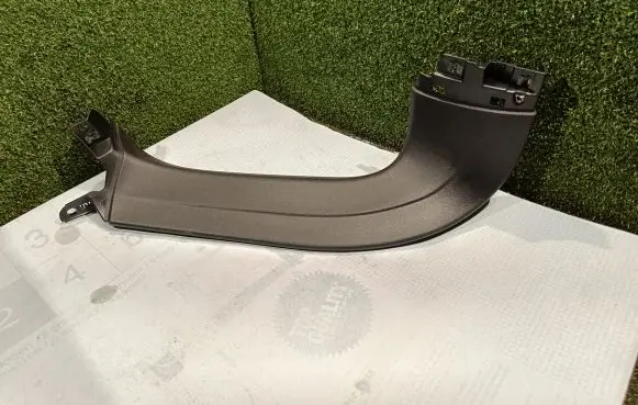 Porsche Cayenne (9Y0 9Y3) (B) pillar trim (top) 9Y0867607C