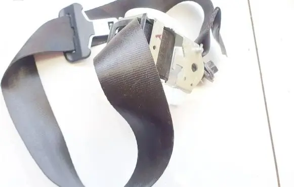 Middle seatbelt (rear)