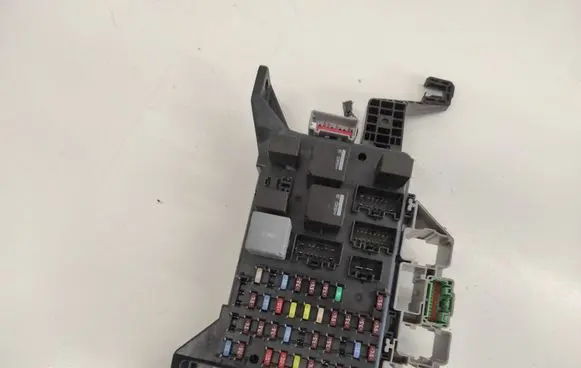 Ford Mondeo Mk III Fuse module 4S7T14A073AB