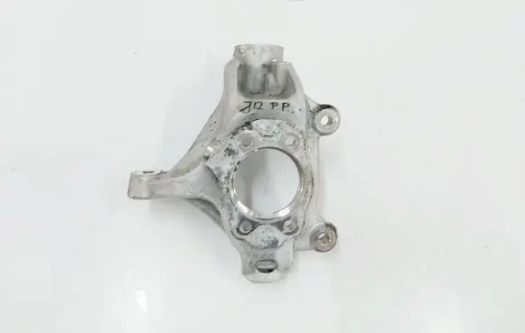 Nissan Qashqai J12 Front wheel hub spindle knuckle