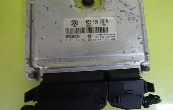 Volkswagen Polo III 6N 6N2 6NF Engine control unit/module 030906032H