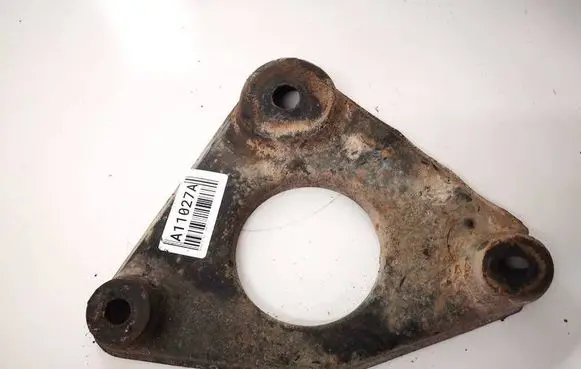 Nissan X-Trail T30 Engine mounting bracket 
