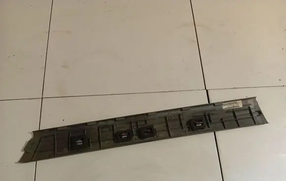 Chrysler Voyager Rear sill trim cover 04754902AA