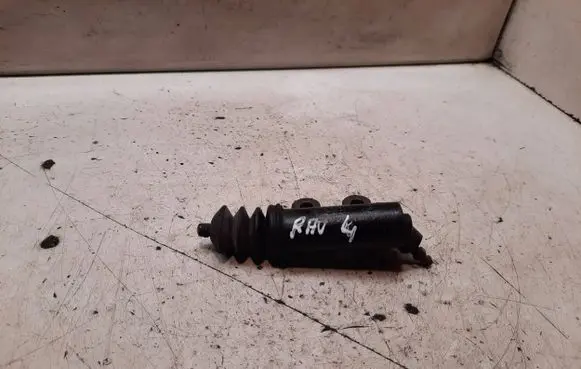Toyota RAV 4 (XA30) Clutch slave cylinder 