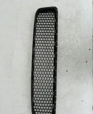 Volkswagen Touareg II Front bumper lower grill