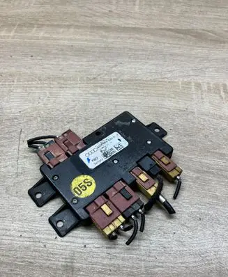 Audi A8 S8 D2 4D Aerial antenna amplifier 4D0035530D