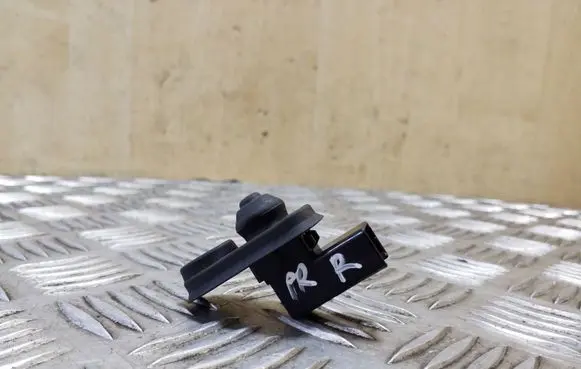 Mitsubishi Outlander Front door sensor 