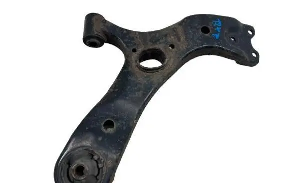 Toyota Avensis T270 Front control arm