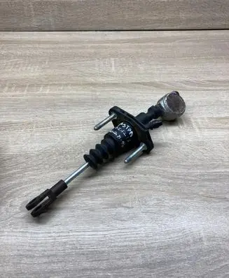 Opel Astra G Clutch master cylinder 90523769