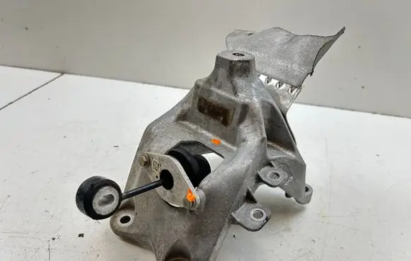 Audi A4 S4 B9 8W Engine mounting bracket 4M0199308CE