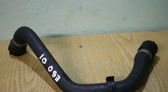 BMW 5 E60 E61 Engine coolant pipe/hose 6917898
