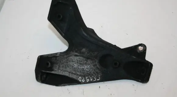 Audi A4 S4 B7 8E 8H Engine mounting bracket 8E0199308D
