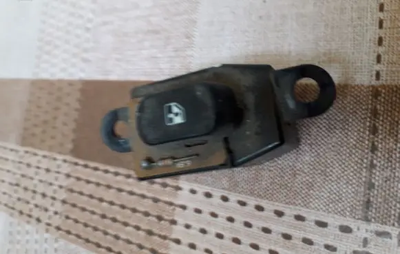 Hyundai Elantra Electric window control switch