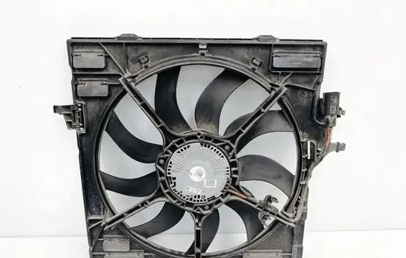 BMW X5 F15 Radiator cooling fan shroud 7634472