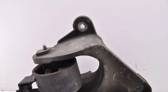 Chrysler Town & Country V Engine mount bracket