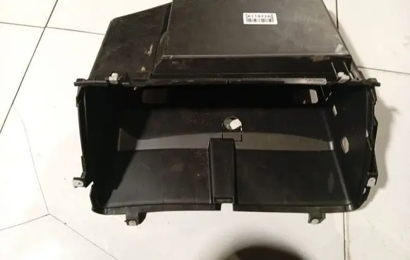 Peugeot 206 Glove box 