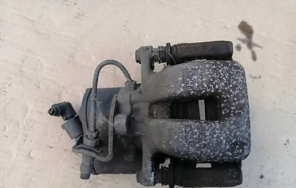 Volkswagen PASSAT B6 Rear brake caliper