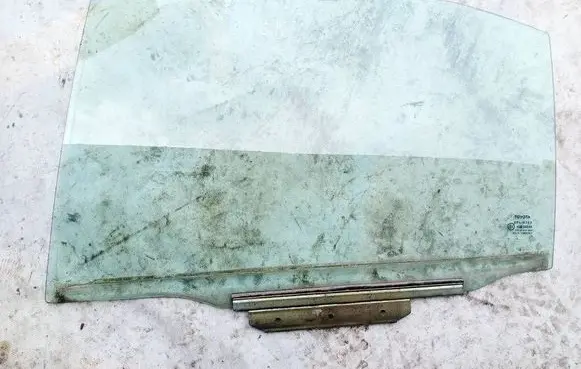 Toyota Avensis T250 Rear door window glass AS2