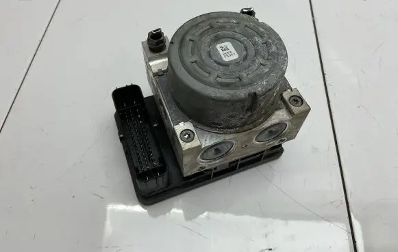 Volkswagen Golf VII ABS Pump 5Q0907379AK 5Q0614517AL