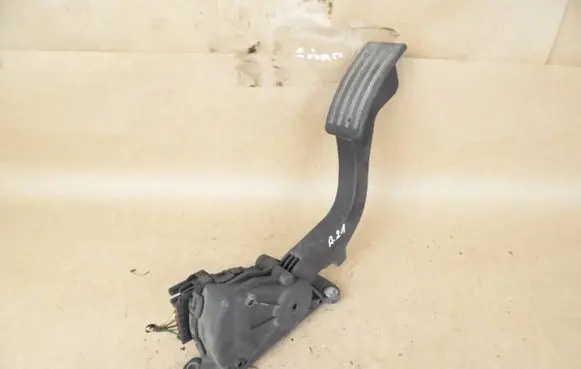 Ford Focus Accelerator throttle pedal 4M519F836AH 051002 0XC95YE