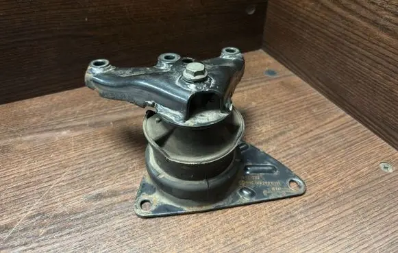 Volkswagen Polo III 6N 6N2 6NF Engine mount bracket 6N0199181 6N01991810