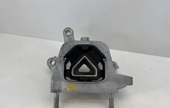 Peugeot 2008 II Engine mount bracket 9826551380