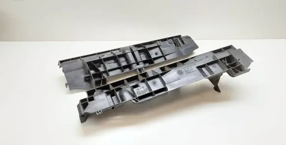 BMW 1 E81 E87 Radiator mount bracket 7524914 7524912 17107524912