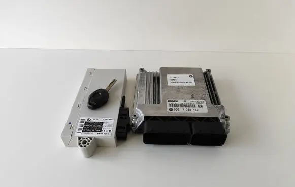 BMW 5 E60 E61 Engine ECU kit and lock set 7798422 0281012190 DDE7798422